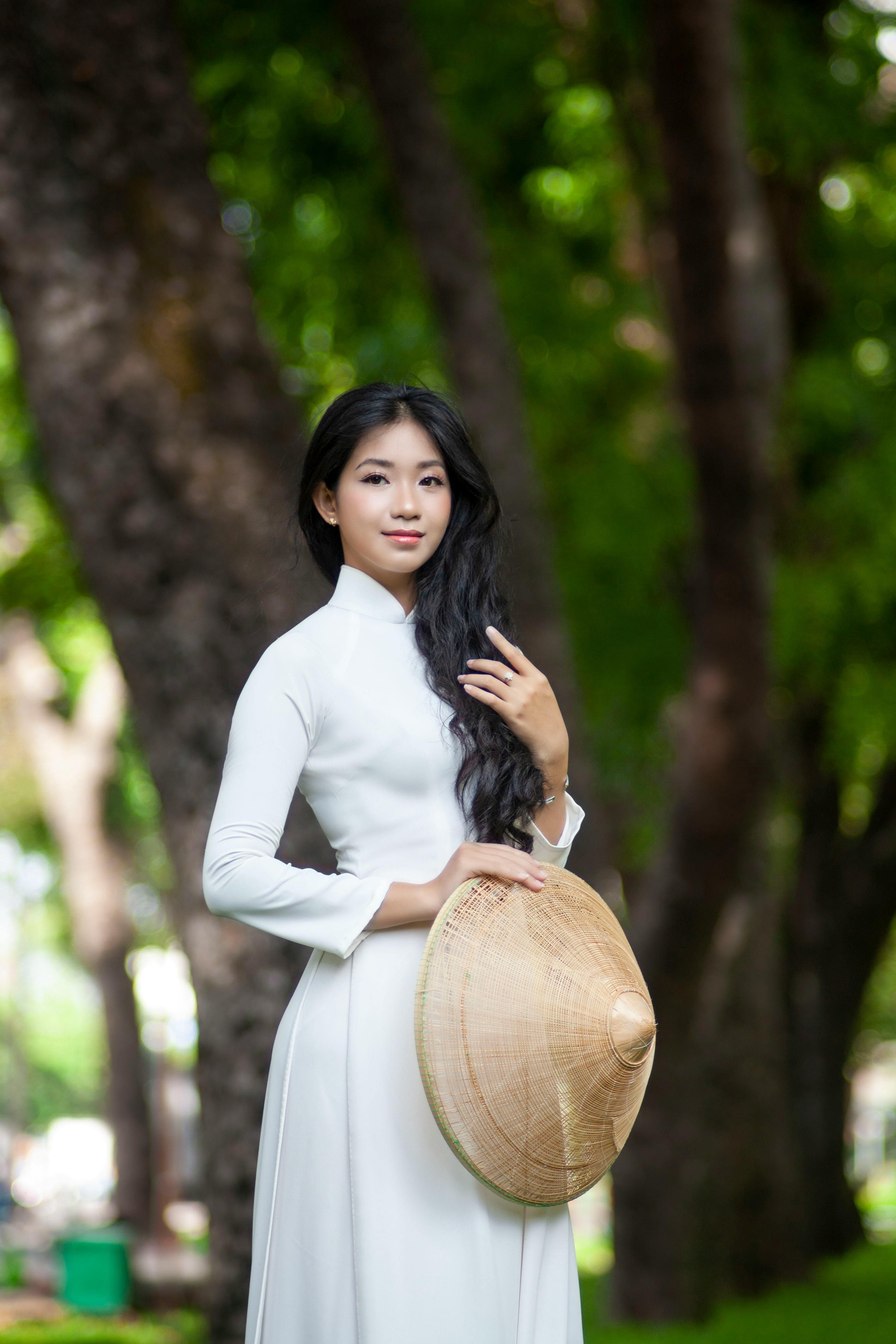 Áo dài trong khung cảnh cổ kính