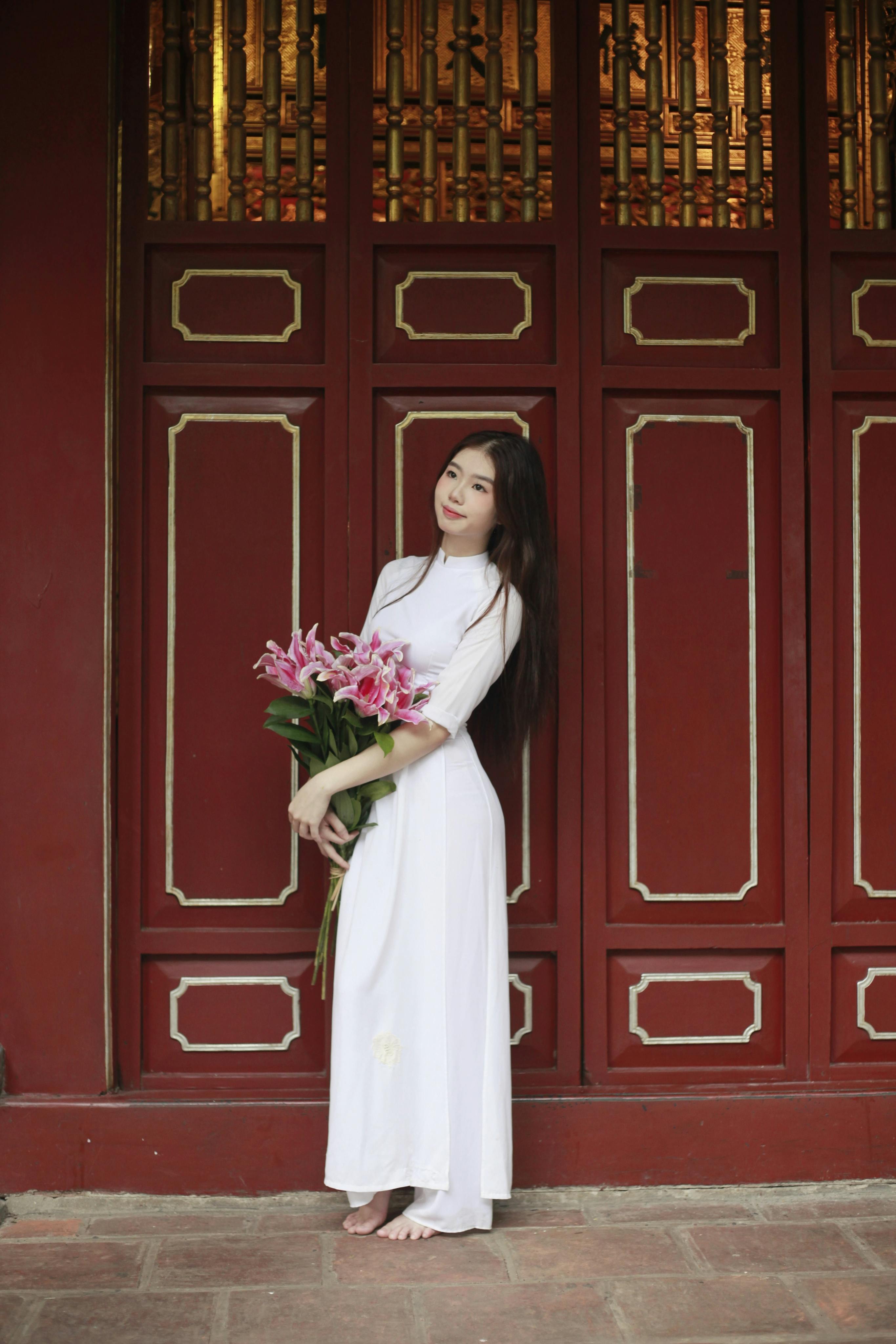 Áo dài trắng truyền thống